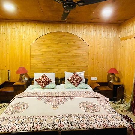 Srīnagar House Boat Hardy Palace מראה חיצוני תמונה