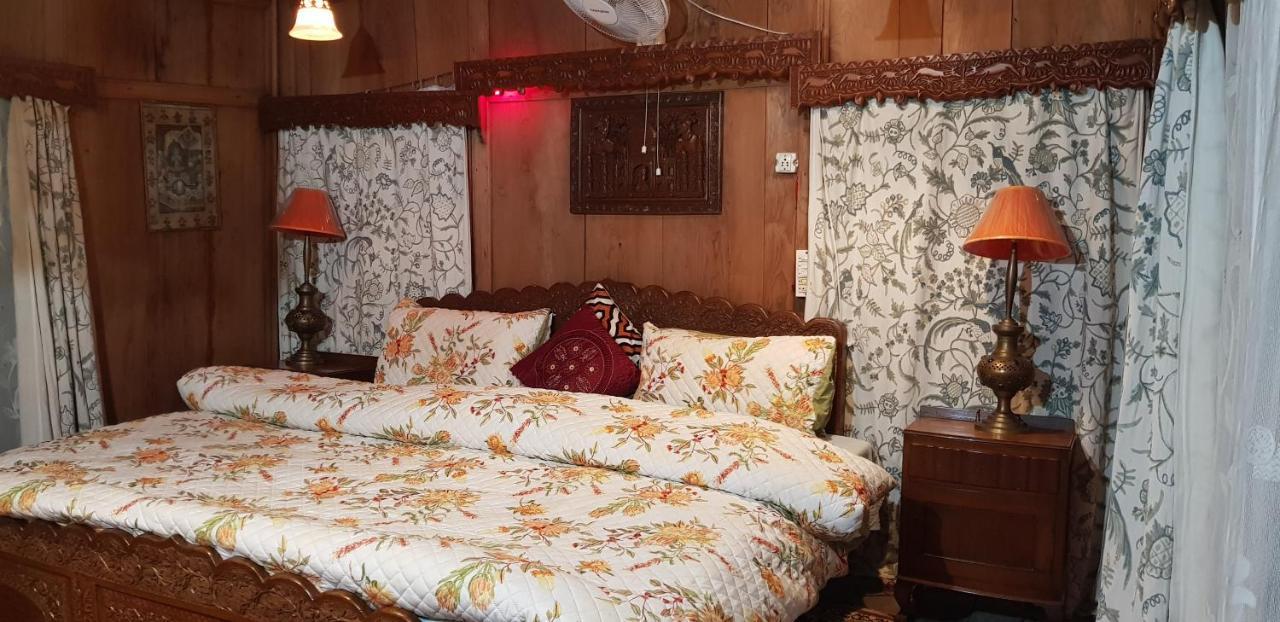 Srīnagar House Boat Hardy Palace מראה חיצוני תמונה