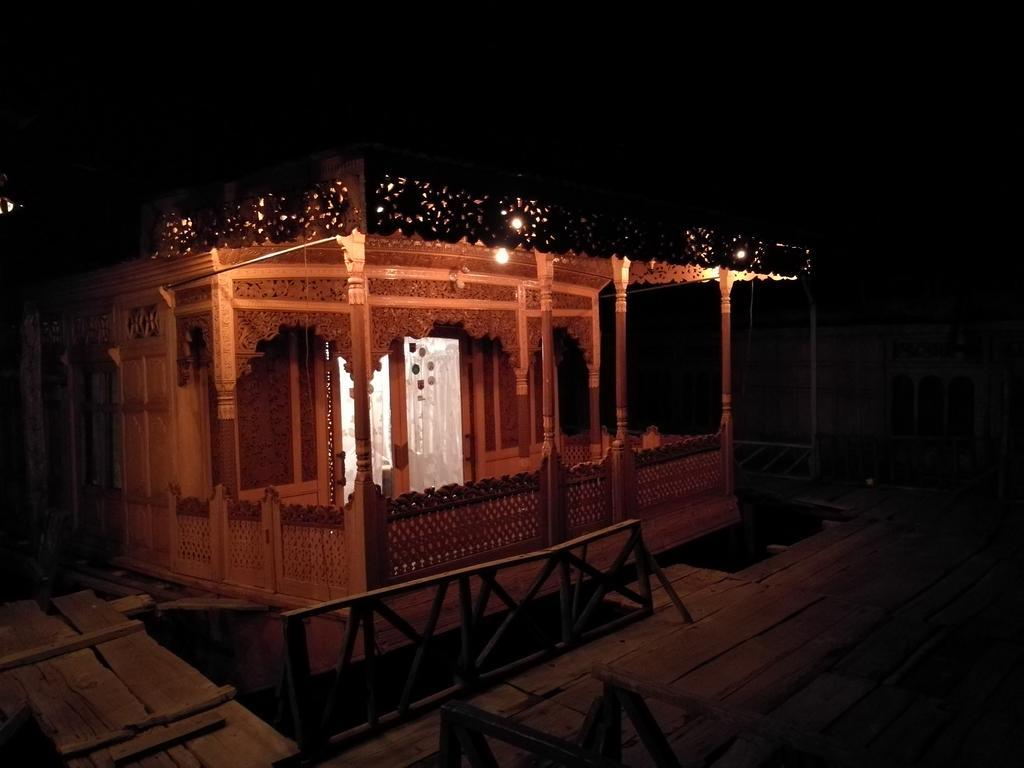Srīnagar House Boat Hardy Palace מראה חיצוני תמונה