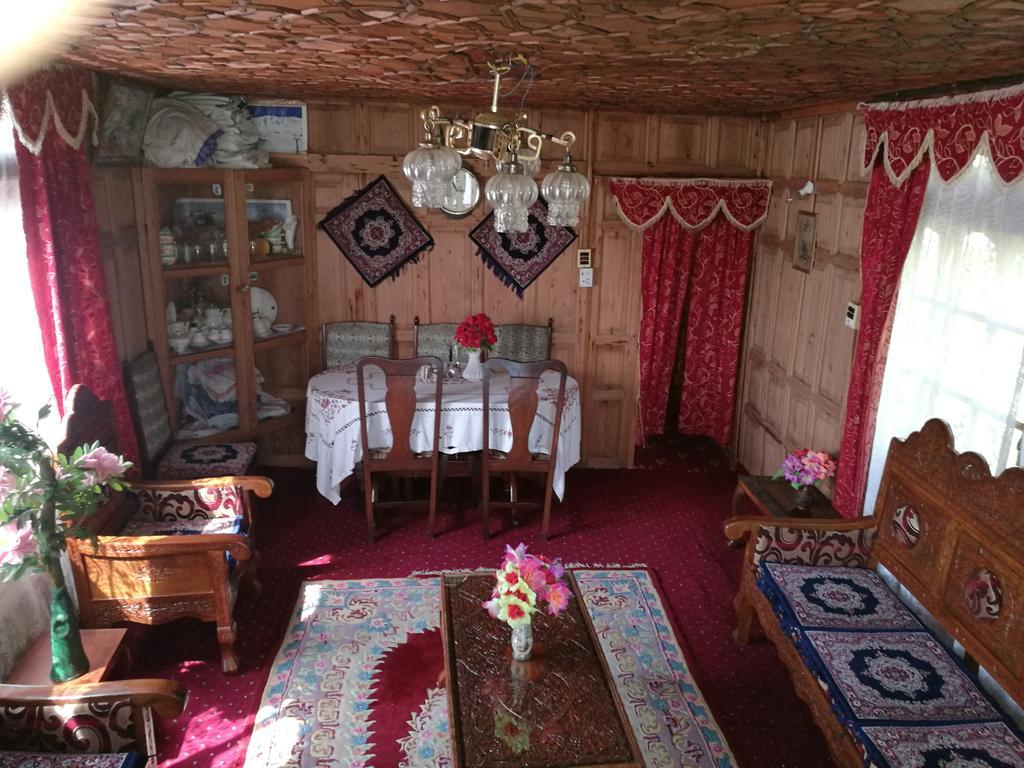 Srīnagar House Boat Hardy Palace מראה חיצוני תמונה