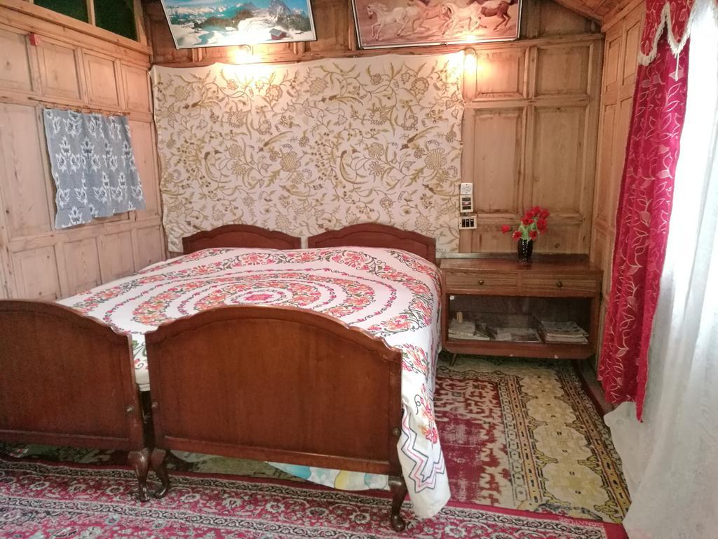 Srīnagar House Boat Hardy Palace מראה חיצוני תמונה